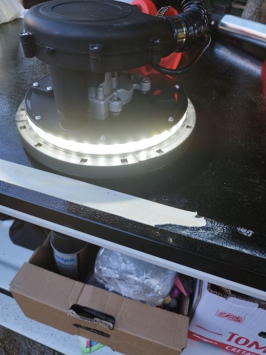 Шлайф машина за стени и тавани.