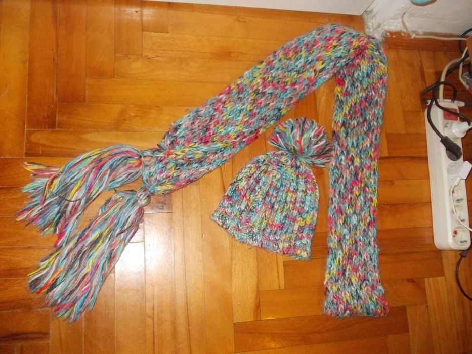 Set caciulita și fular multicolor - fete