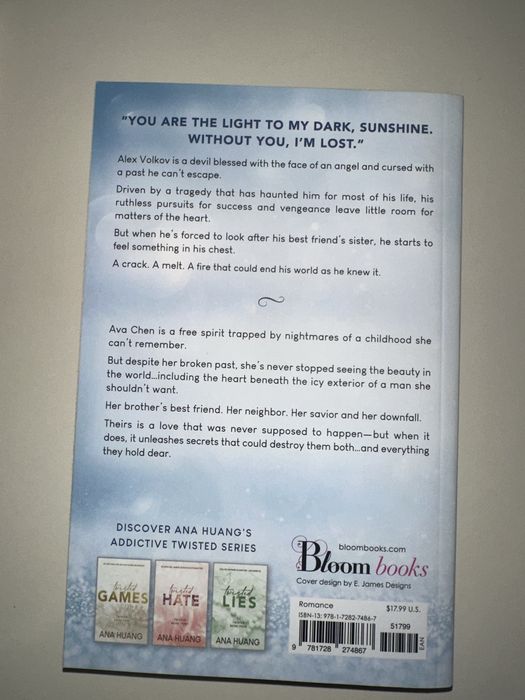 Carte de citit Twisted Love in engleza