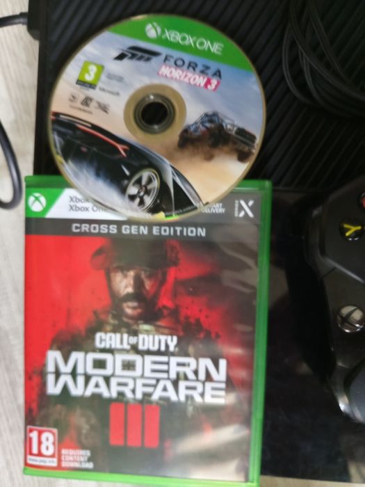 Xbox one 500GB с 2 игри