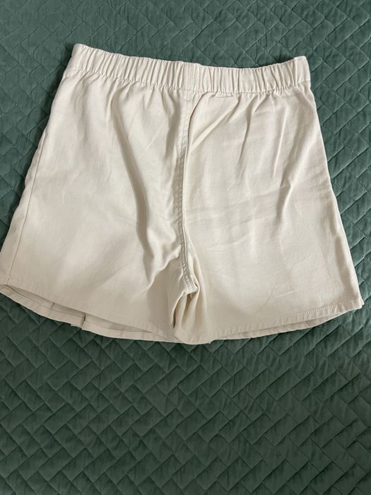 Продам джинсы и шорты на девочку