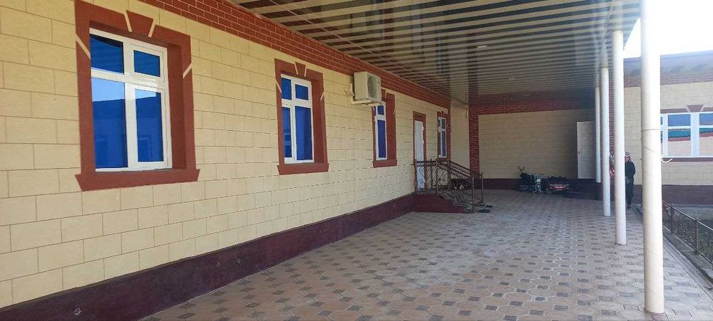 Hovli uy sotiladi guliston