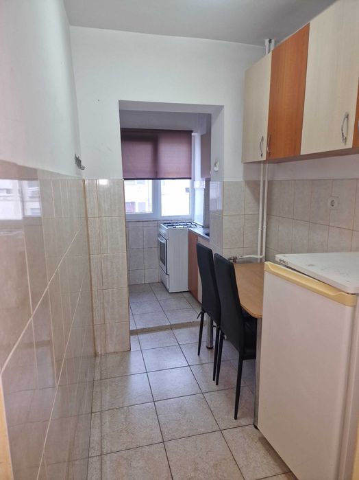 Închiriez garsoniera