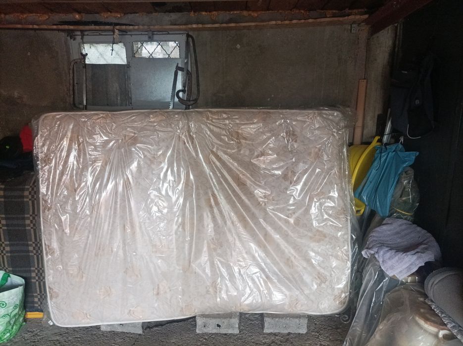 Vând saltea 140×200