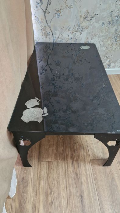 Стол с стеклянной крышкой б/у