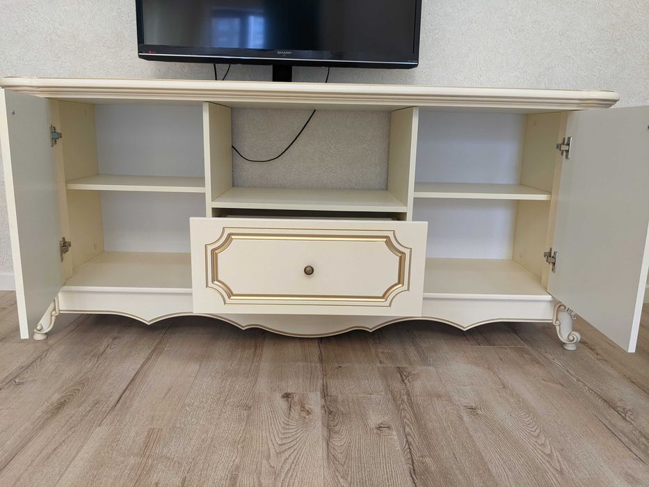 Гостиный набор "Мона Лиза" цвет крем . В хорошем состоянии.