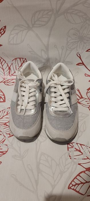 Кроссовки женские 36р