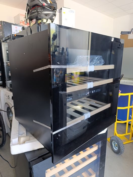 Нова Хладилна витрина за вино WINE COOLER