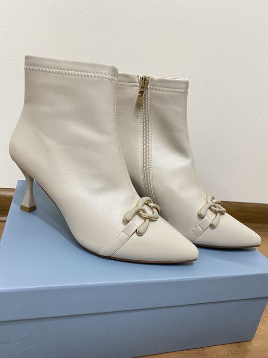 Продам новый ботильон на низком каблуке