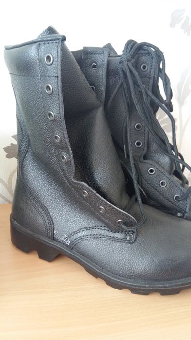 Продается бушлат, берцы