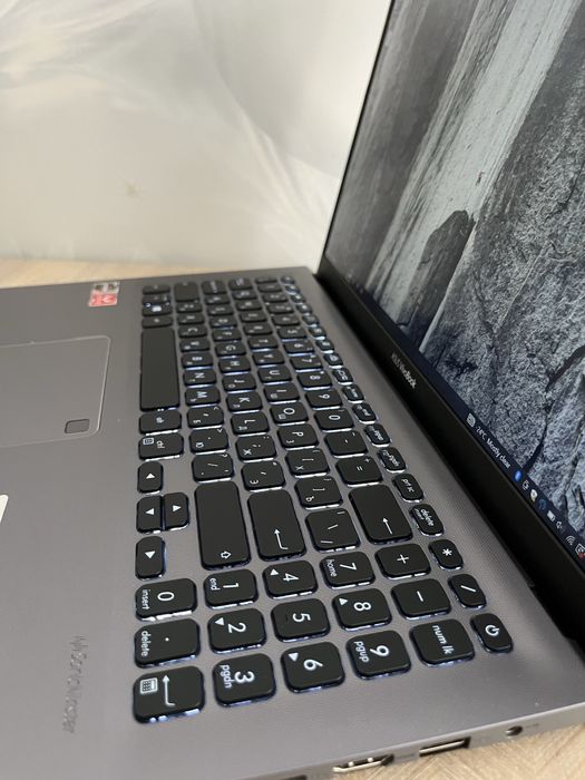 ASUS VivoBook 15