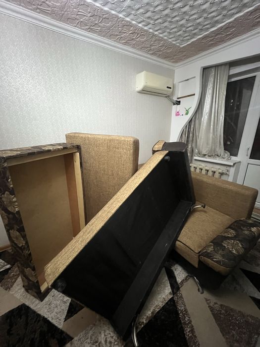 Продаю диван с 3-я подушками