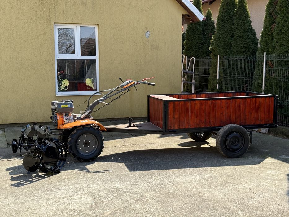 Motocultor nou, cu doar 3 ore de funcționare remorcă și alte accesorii