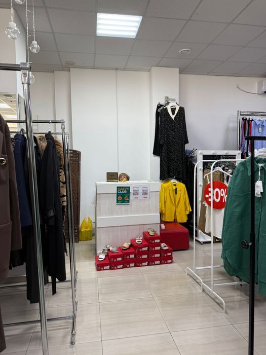 Продаеться  бутик женской одежды