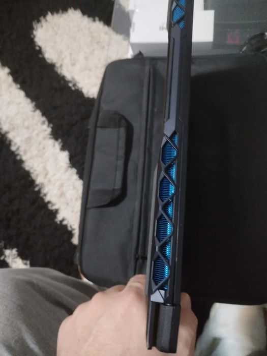 Predator Triton 500. 4Tb ssd+32Gg RAM ssd 512.windows 11 pe el