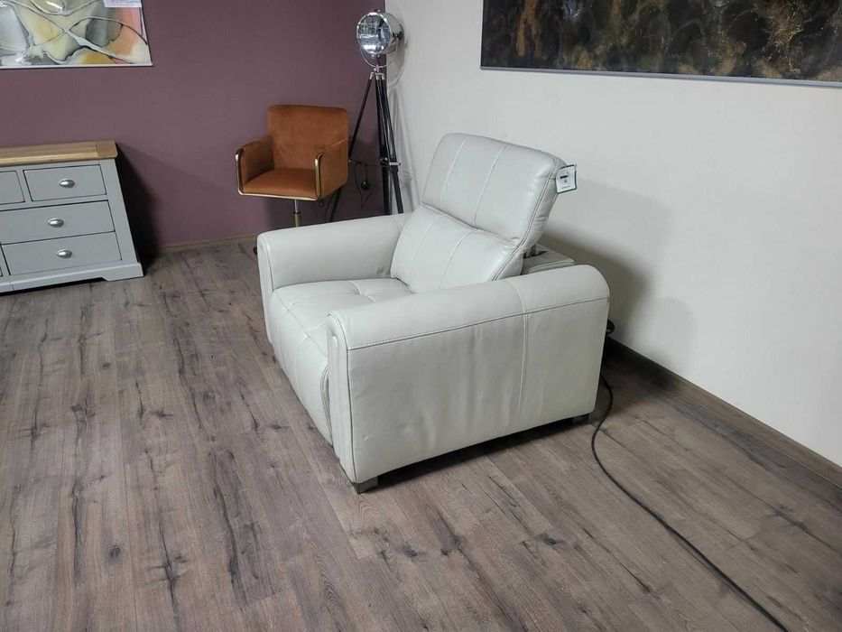 Светло сив-кремав кожен фотьойл с електрически релакс механизъм