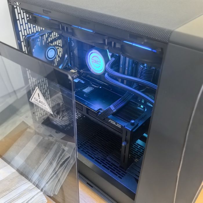 Нов десктоп  i7-14700K 64 GB RAM 16GB VRAM RTX GeForce 2TB SSD