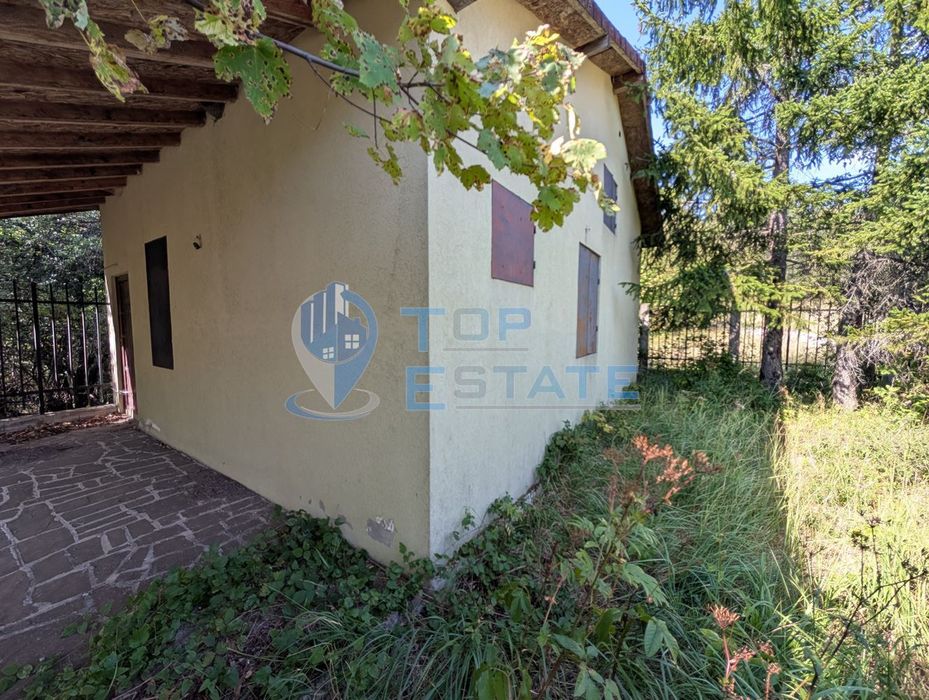 Едноетажна къща в централната част на Стара планина, в землището на с