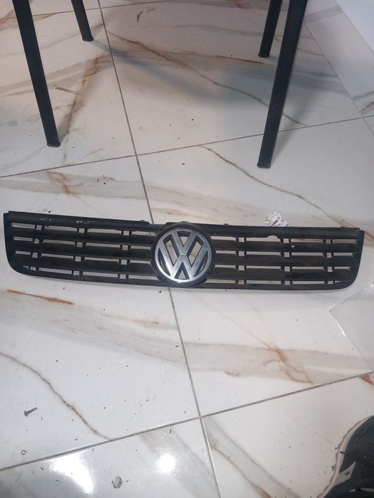 Grila radiator Volkswagen Passat B5 1999 avant 1.6 benzina AHL