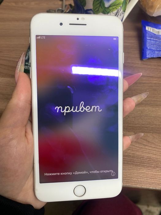 Продаю Айфон  7+