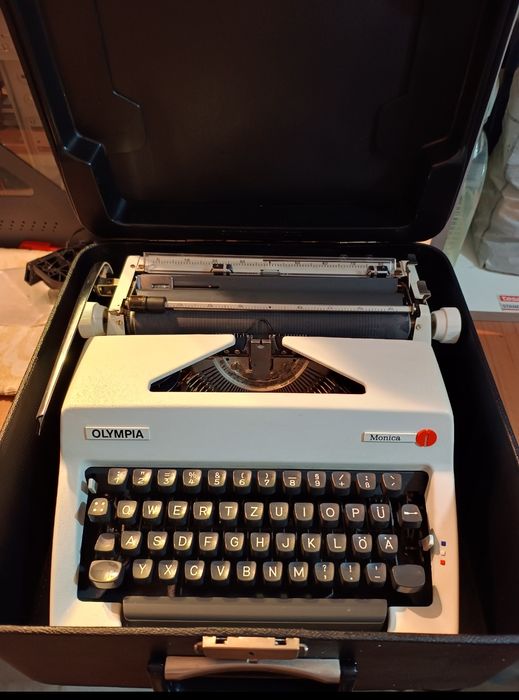 Masina scris de colectie Olympia Monica noua