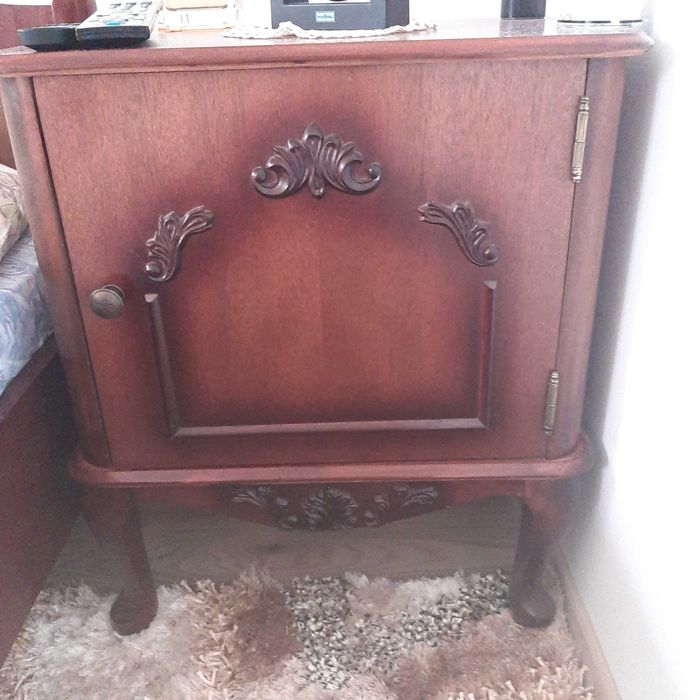 Продавам  спалня 2 нощни шкафчета скрин шкаф за телевизор