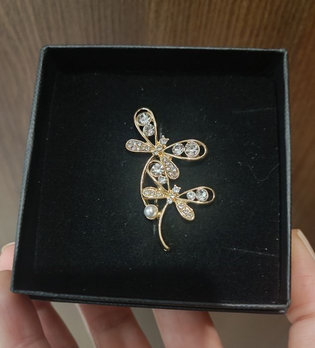 Брошки в луксозна кутия