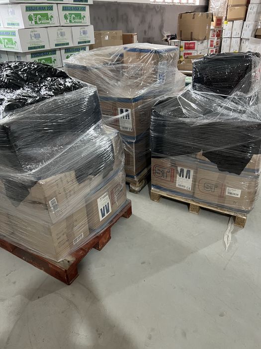 Pantaloni salopetă de lucru 320 perechi, toate marimile. Vand engros