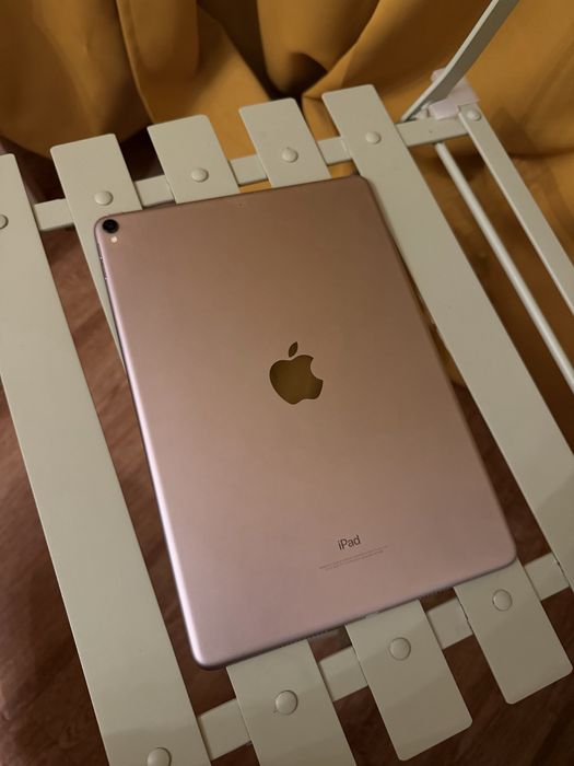 iPad 10.2 (64 GB)
