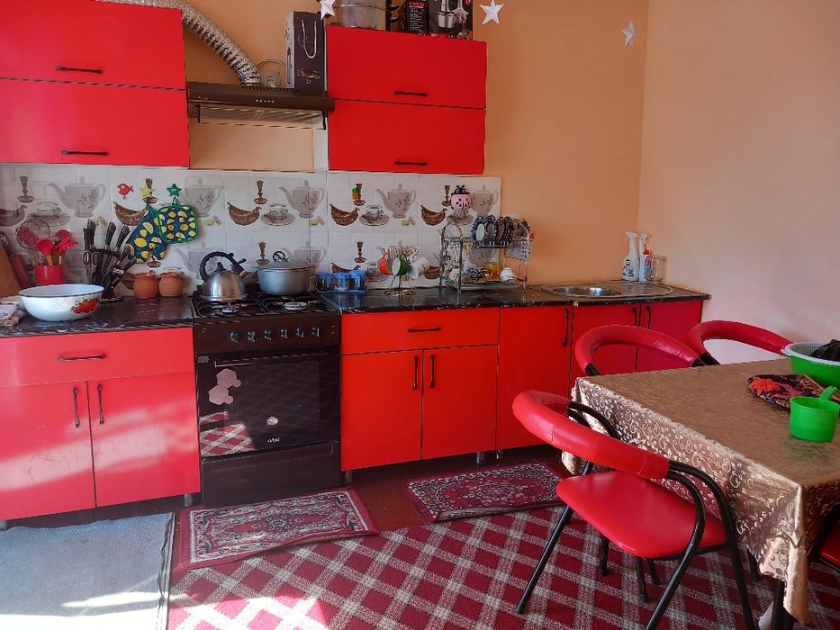 Ховли сотилади.Урда махалла Китоб кучаси 20_уй.Хамма шароитлари бор.