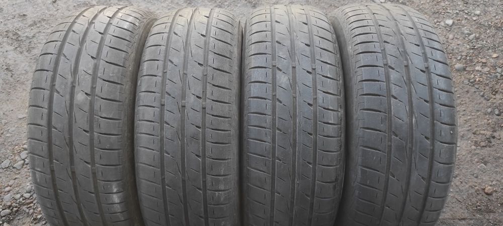 Комплект шин 195/60/15 Bridgestone.