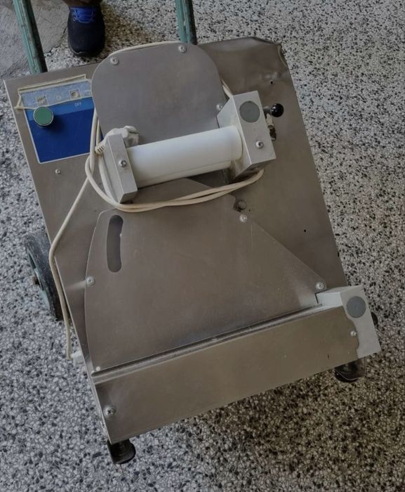 Машина за разточване на тесто за пица