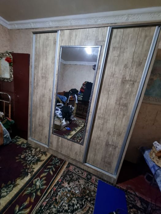 Shkaf xolati yangi eni 1.83ga .boyi 2.15 bitta qolgani uchun arzon m