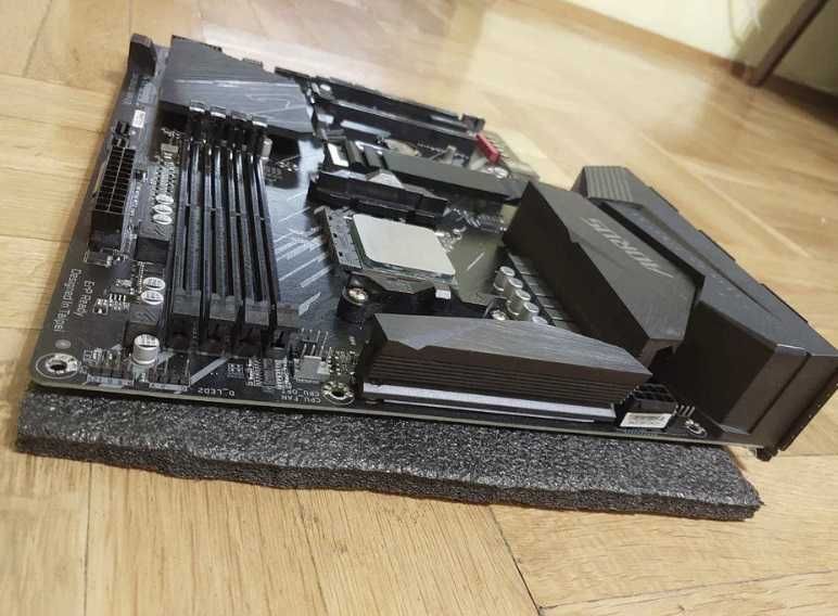 AMD Ryzen 9 5900X + Gigabyte B550 Aorus Elite V2