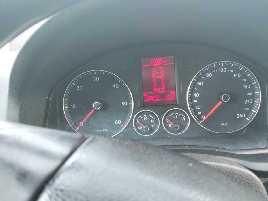 Volkswagen Golf 5 1.9 TDI – 2009 – 2.500 €