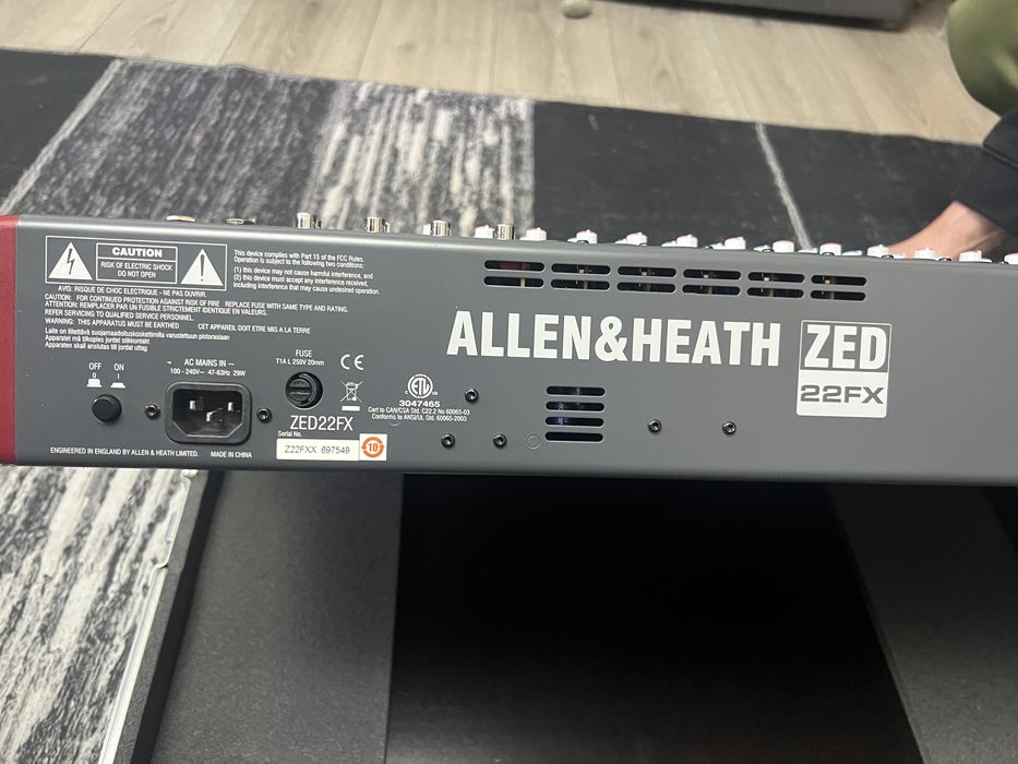Vand mixer audio  profesional Allen&Heath Zed 22 FX