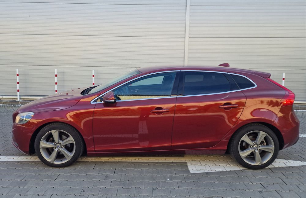 V40, 1.6d, keyless go, clima, cameră, navigatie, jante 17', pilot