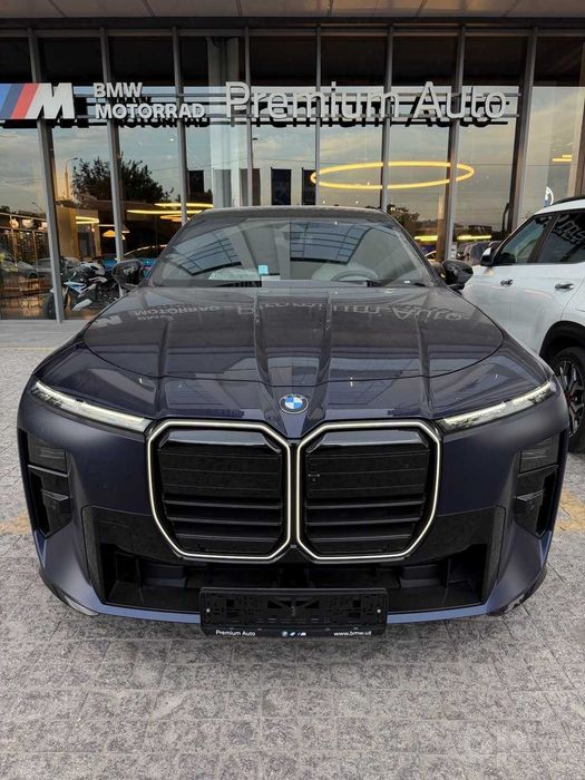 Продам ресталинговый BMW 740i xDrive обновленнная 7ка
