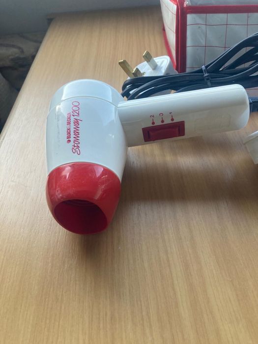 Комплект компактни сешоар и ютия за кемпер или каравана Black & Decker