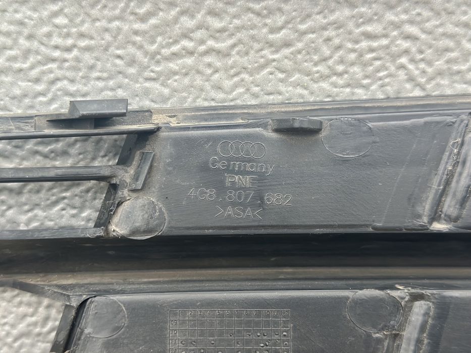 Дясна решетка AUDI A7 C7 4G8807682