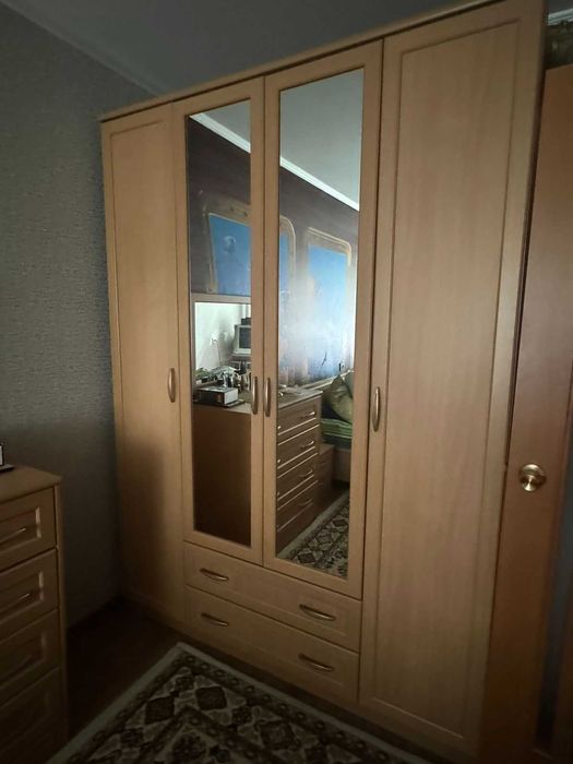 Продаю спальный гарнитур