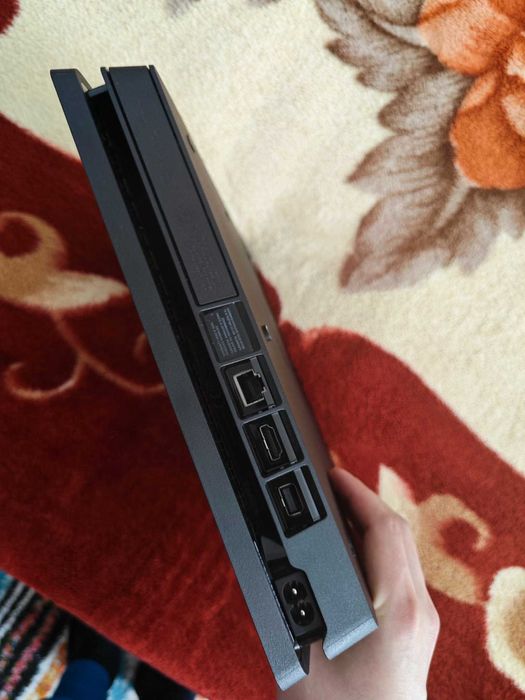 Ps 4 slim, 1Tb, fara jocuri/maneta