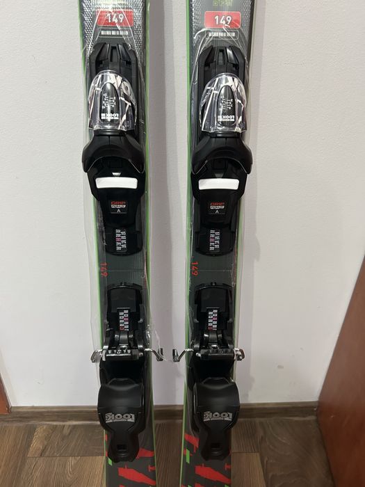 Schiuri adulti marime 163 cm noi/nefolosite