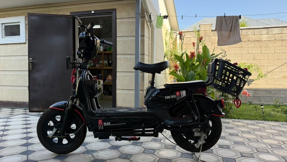 Продам срочно Скутер ск8