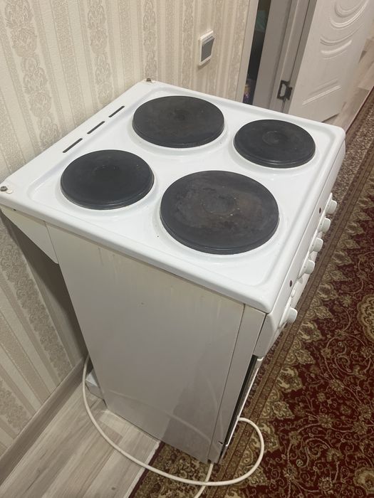 Продам электроплиту 4 - камфорную