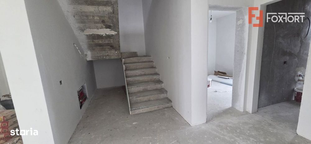 Duplex spatios cu 5 camere de vanzare, zona Mosnita Noua