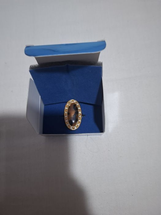 Пръстен  Avon - тигров могив със златист обков.