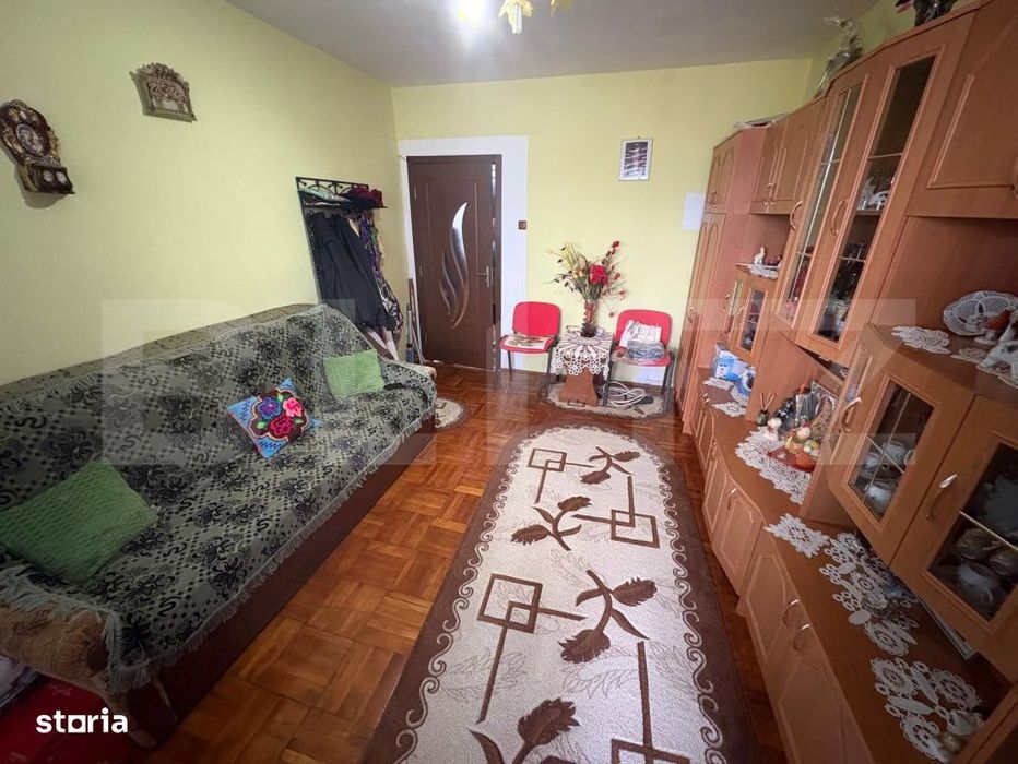 Apartament cu 3 camere, 50 mp, decomandat, zona Minerul