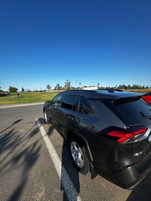Rav4 2021 hybrid primul proprietar.