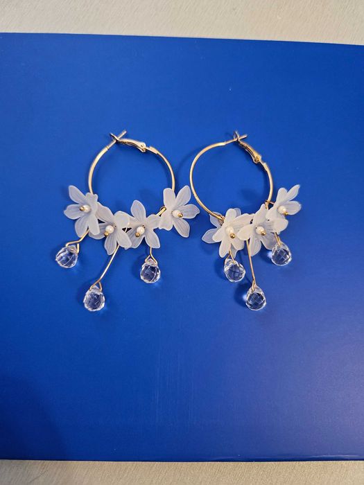 Обеци различни видове